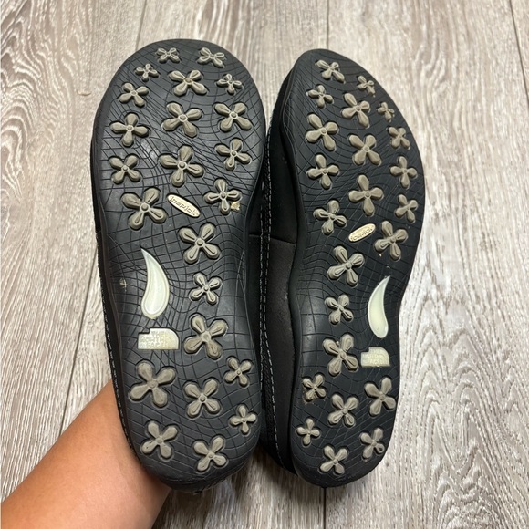 The North Face Black Slip-On Shoes - Picture 8 of 10